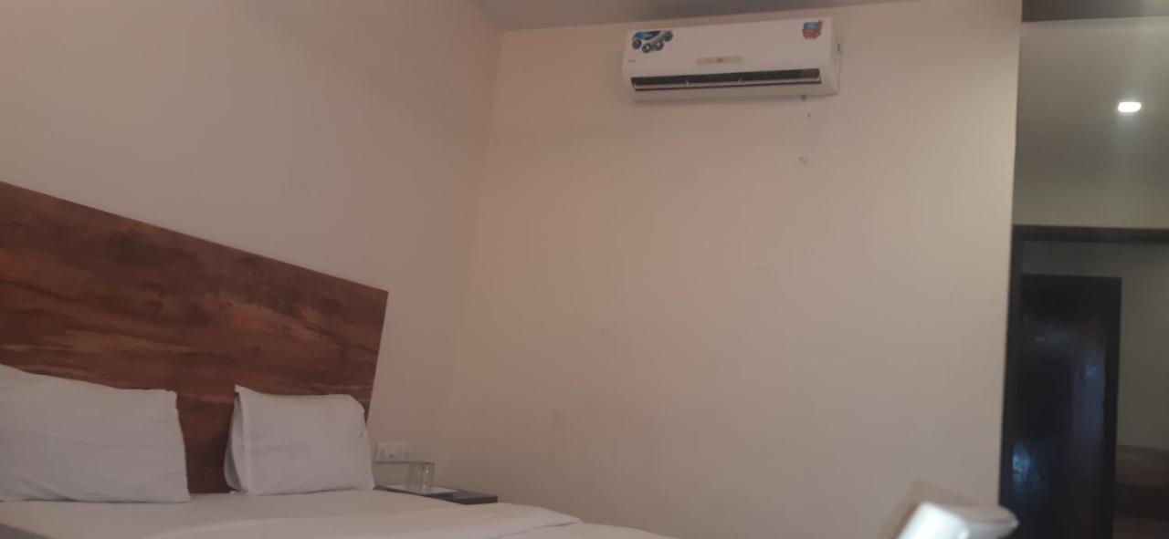 Hotel Sai Comforts Bapane Экстерьер фото