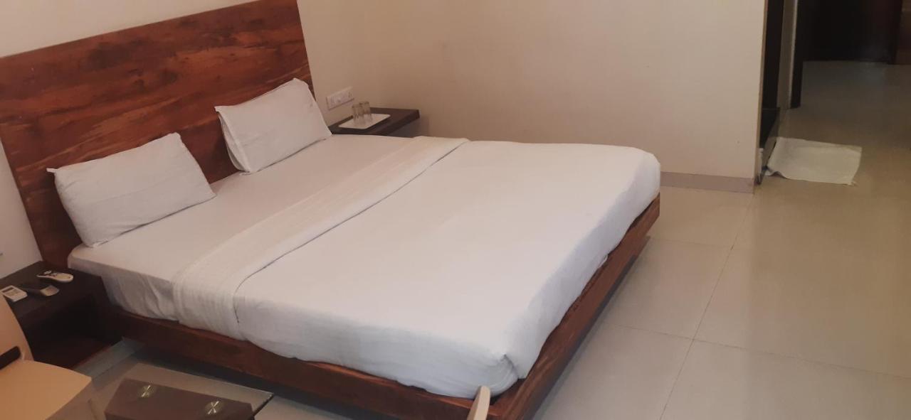 Hotel Sai Comforts Bapane Экстерьер фото
