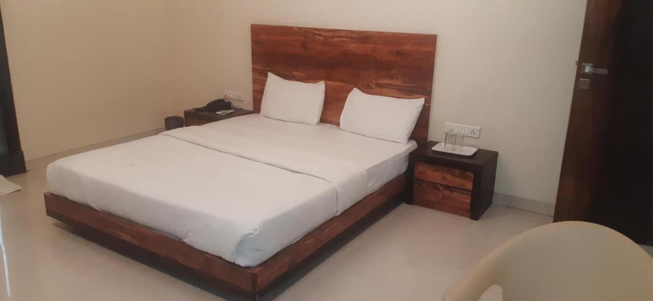 Hotel Sai Comforts Bapane Экстерьер фото